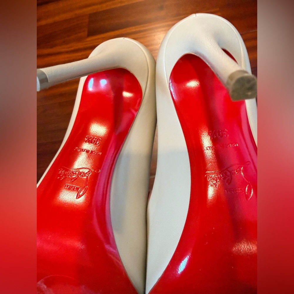 Christian Louboutin Light Beige Pointed-Toe Leather Pumps - Picture 3 of 3